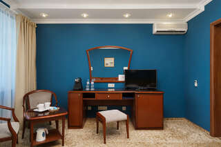 Гостиница Александровский сад Нижний Новгород Улучшенный номер с 2 кроватями размера «queen-size»-2