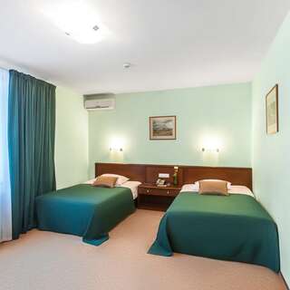 Гостиница Александровский сад Нижний Новгород Стандартный улучшенный номер (две кровати)-3