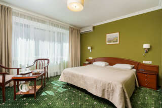 Гостиница Александровский сад Нижний Новгород Улучшенный номер с кроватью размера «king-size»-1